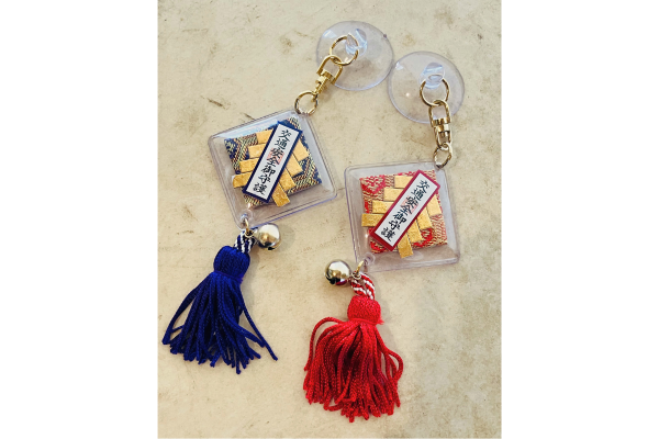 交通安全のお守りの一例