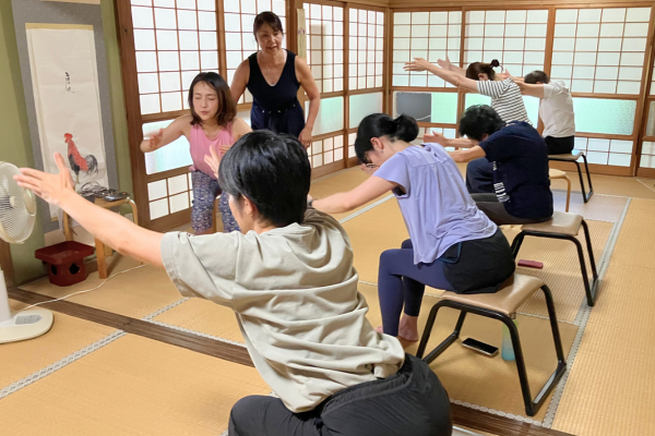 姿勢ピラティスの様子
